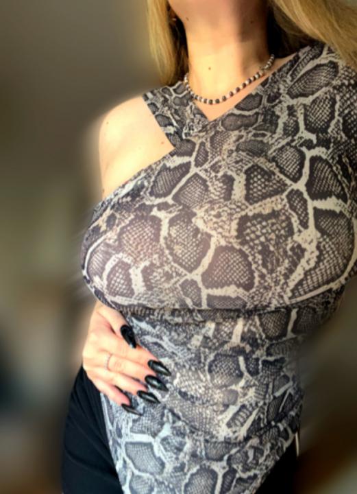 Webcam chat profile for XxxYourGoddessx: Leather
