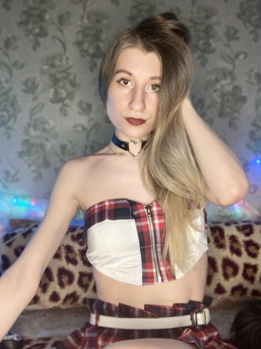 Webcam chat profile for 01SweetieIce