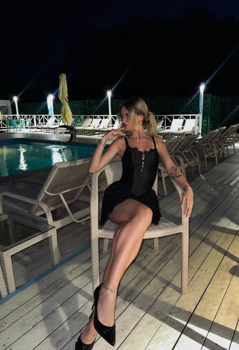 Webcam chat profile for Lunna: Ask about my Hobbies