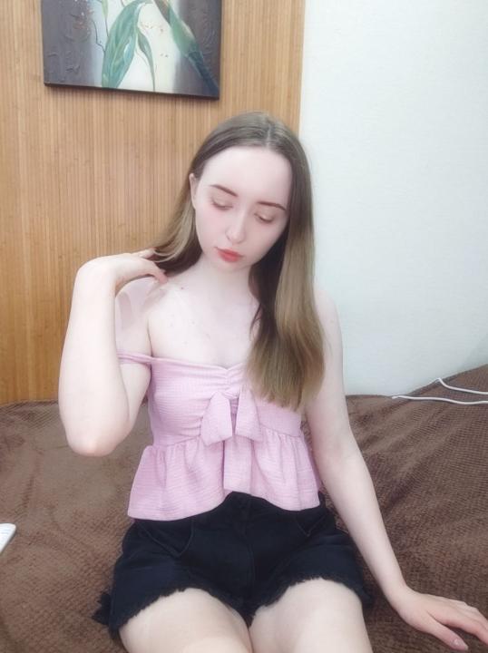 Webcam chat profile for CupcakeVibes: Dancing
