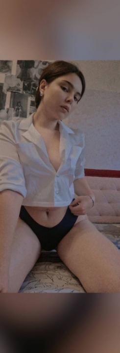 Webcam chat profile for HotQueen: Kissing