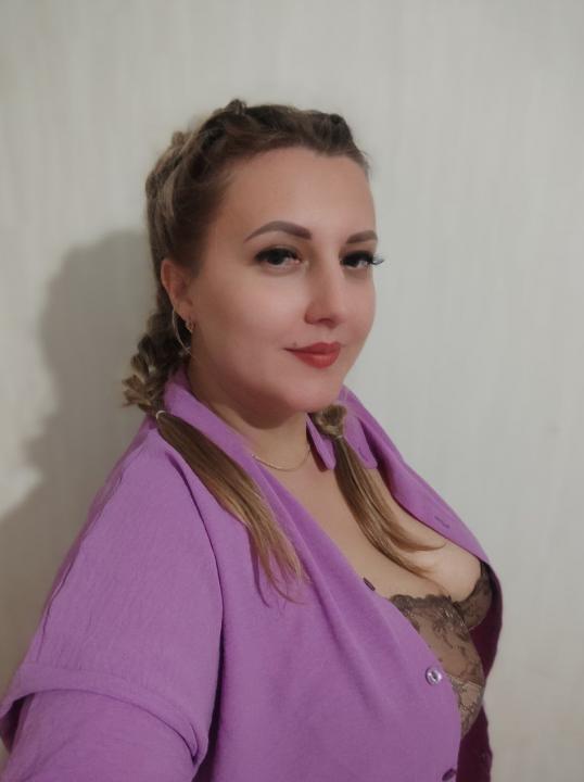 Webcam chat profile for BlondMilf