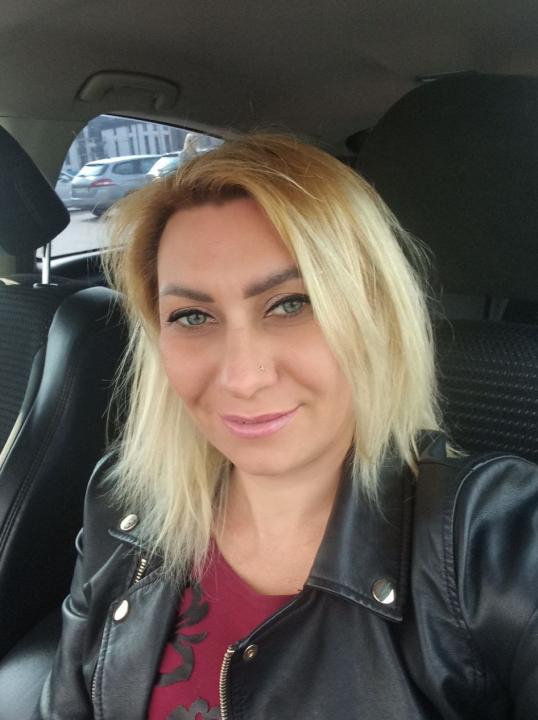 Webcam chat profile for BlondeOksi