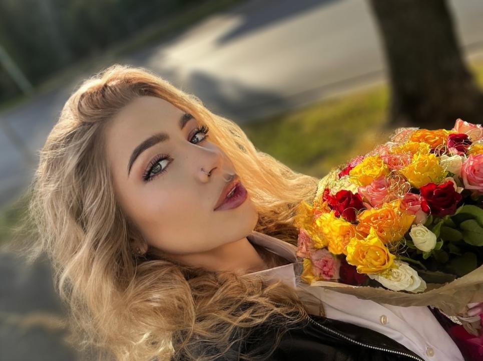 Webcam chat profile for PrettyBunny: Ask about my Hobbies