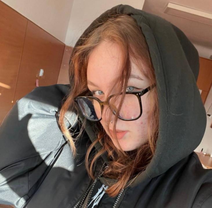 Webcam chat profile for AliceShine: Ask about my Hobbies