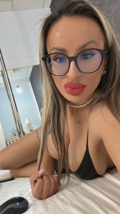 Webcam chat profile for SophiaVale: Bondage & discipline