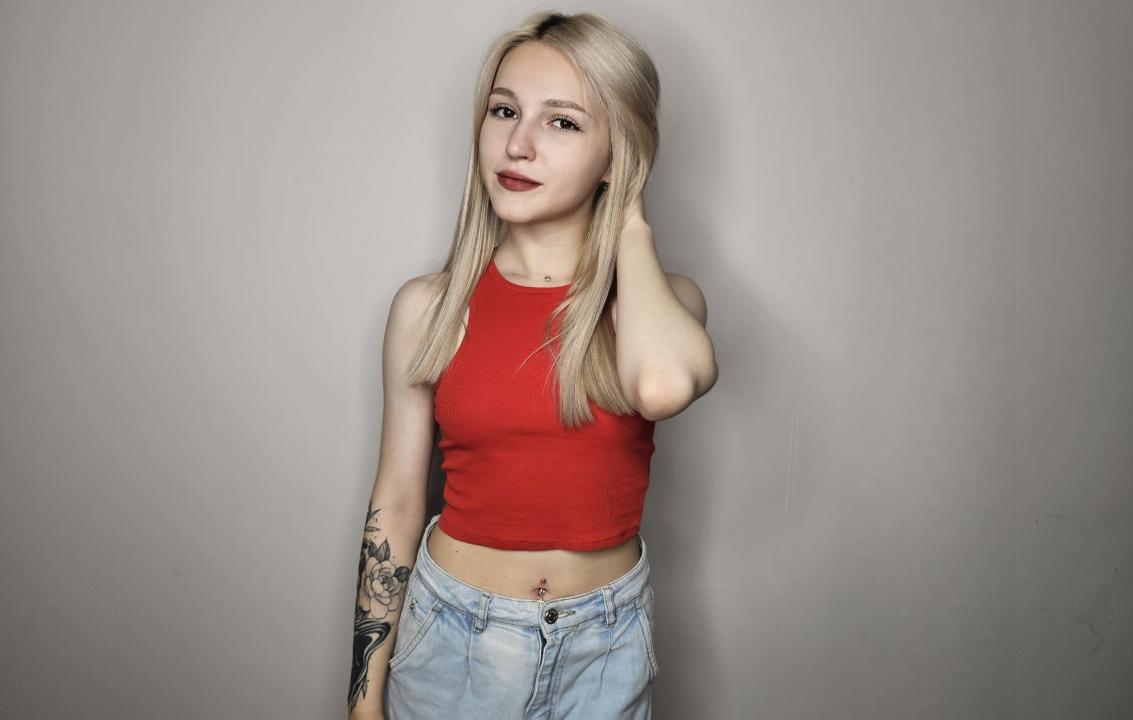 LIVE VideoChat with LisaFoxyMe