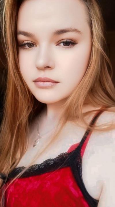 Webcam chat profile for HoneyBee: Ask about my Hobbies