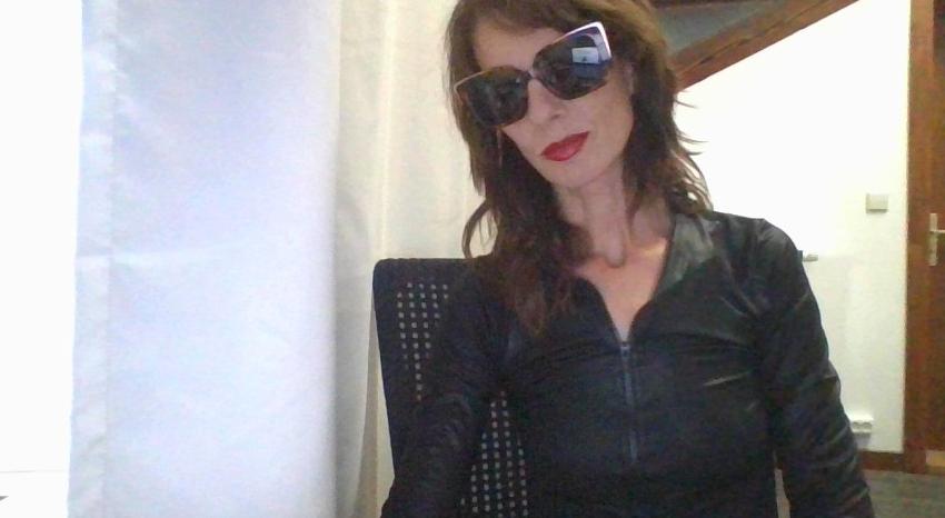 Webcam chat profile for Dyannis: Exhibition