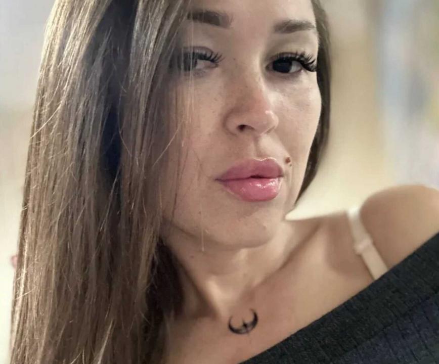 Webcam chat profile for Margosha1: Smoking