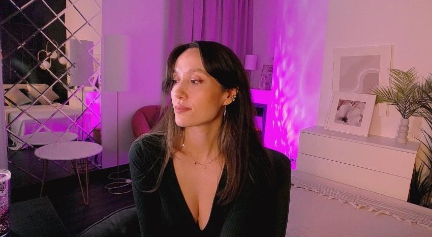Webcam chat profile for AgnesGoddes: Legs, feet & shoes