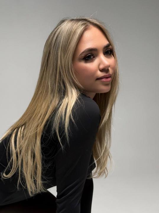 Webcam chat profile for Luneessa: Dancing