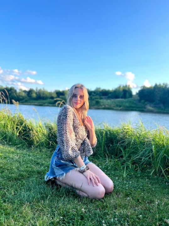 Webcam chat profile for Arithae: Ask about my Hobbies