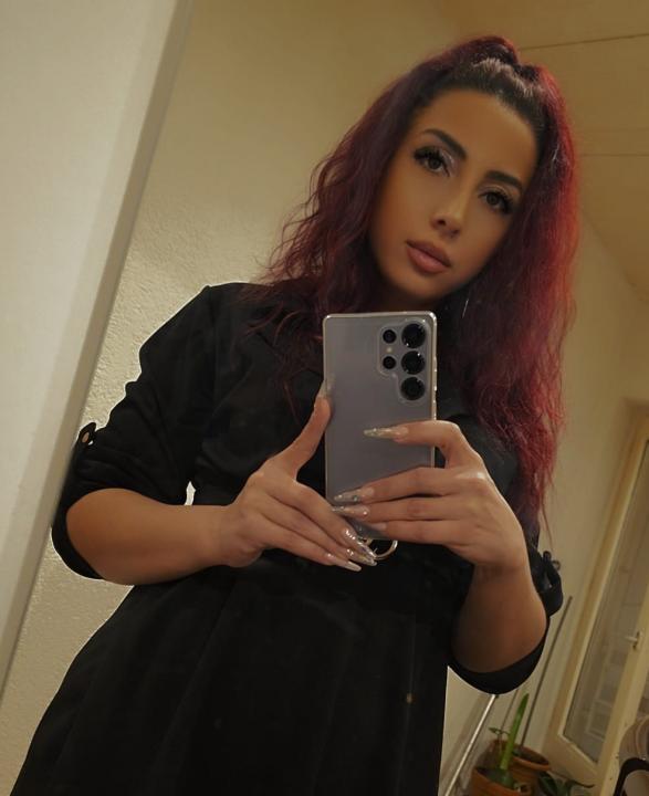 Webcam chat profile for Sonya28: Dominatrix
