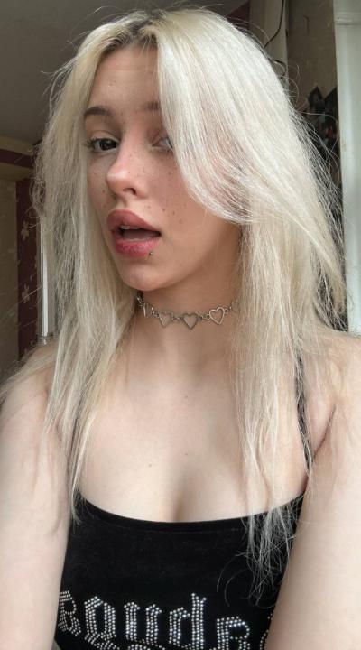 Webcam chat profile for CutiePie: Ask about my Hobbies