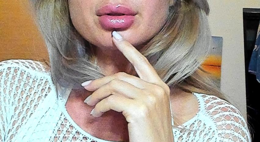 Webcam chat profile for MeMarrisson: Kissing