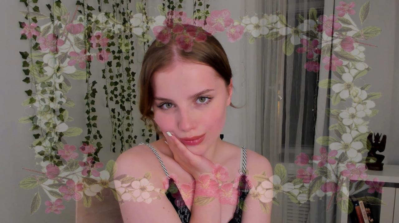 Webcam chat profile for GabiAddams: Legs, feet & shoes