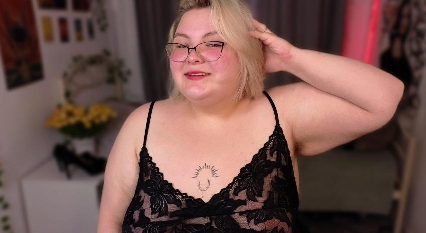 Webcam chat profile for EllaBigBabe: Leather