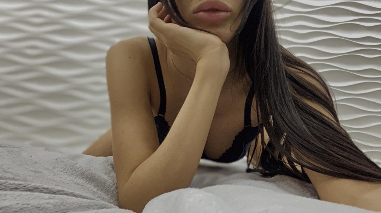 Webcam chat profile for TeaseBerry: Exhibition