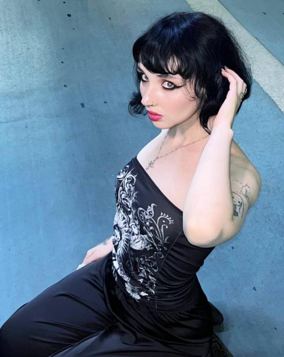 Webcam chat profile for HollyVex: Leather
