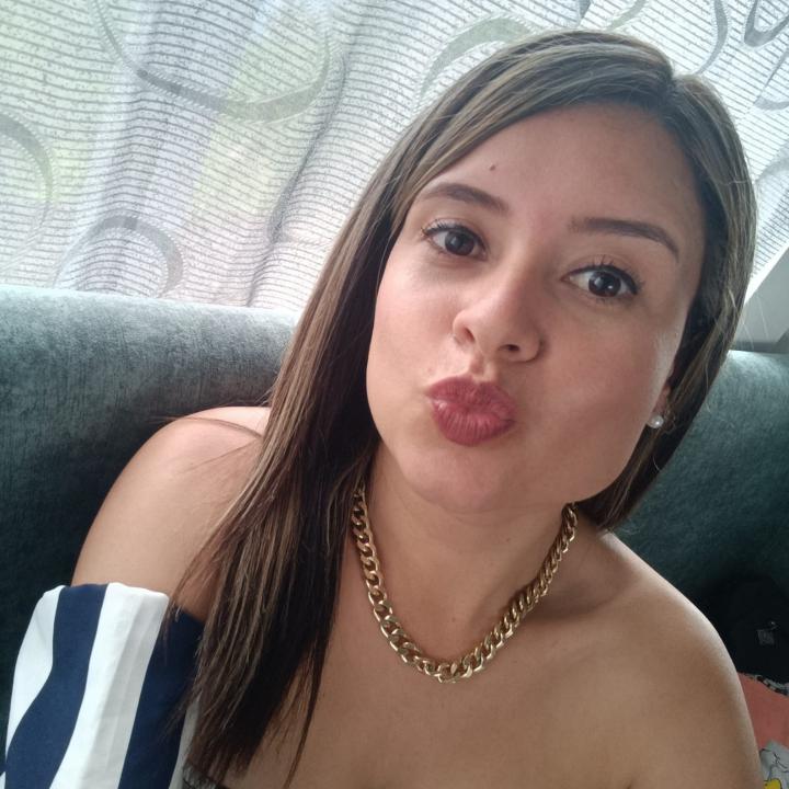 Webcam chat profile for Julieta93: Exhibition