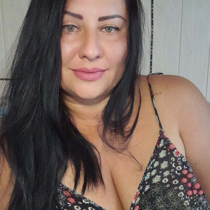 Webcam chat profile for Lina41: Nipple play