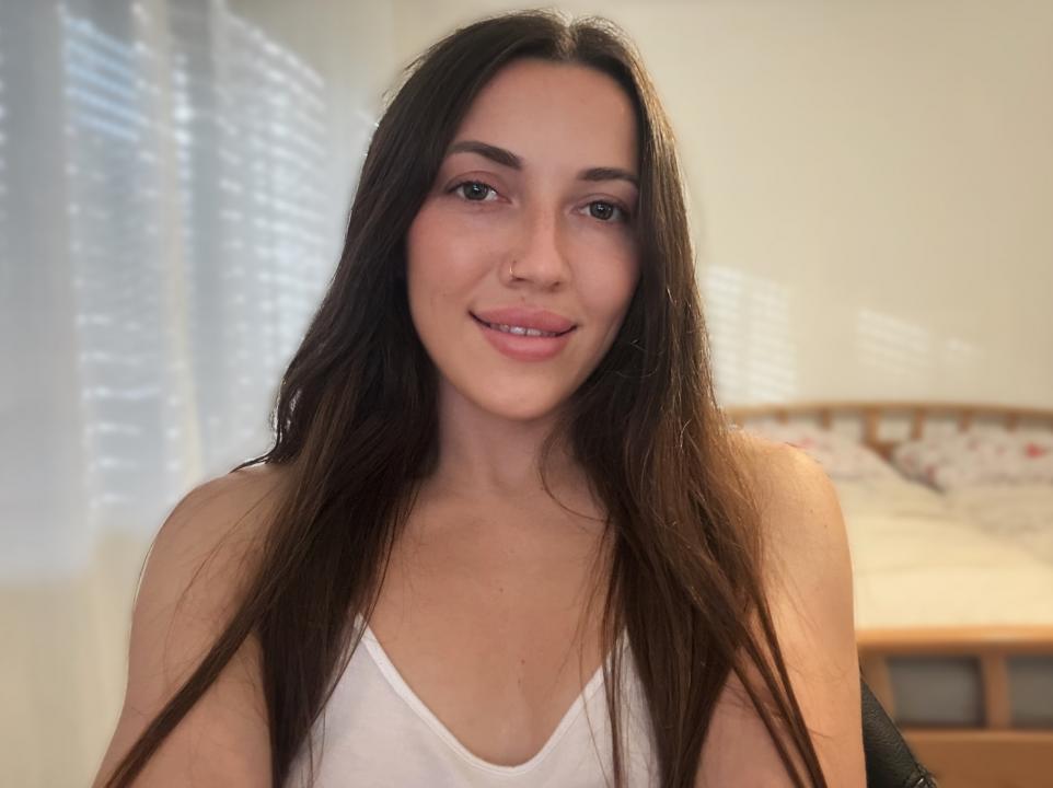 Webcam chat profile for SweetTi: Outfits