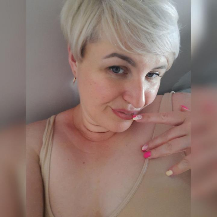 Webcam chat profile for Celestara: Cooking