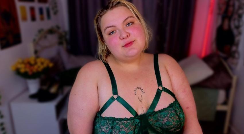Webcam chat profile for EllaBigBabe: Leather
