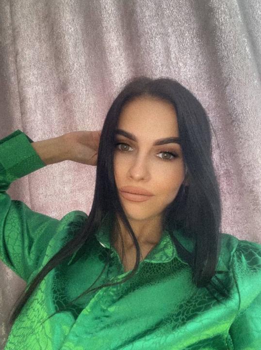 Webcam chat profile for MilaNaa: Ask about my Hobbies
