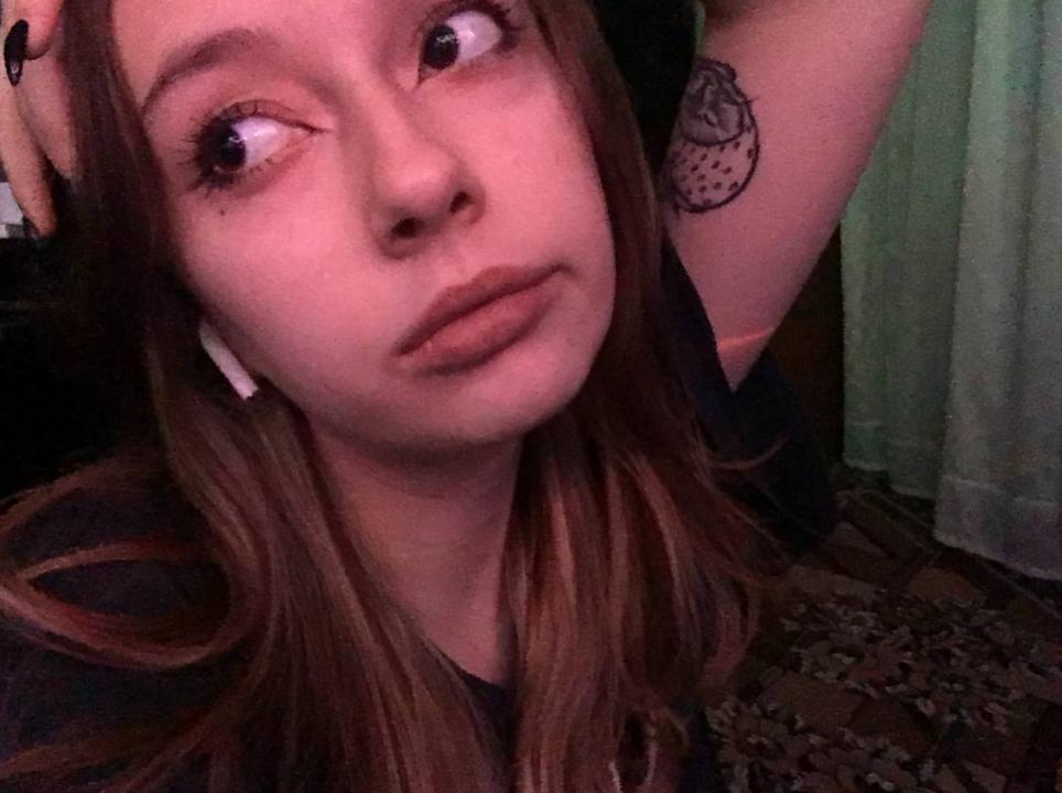 Webcam chat profile for creamyqueen1: Ask about my other interests