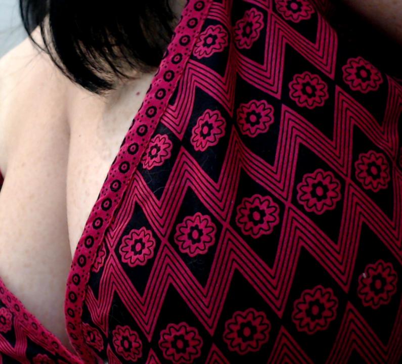 Webcam chat profile for LongggSQUIRT: Lingerie & stockings