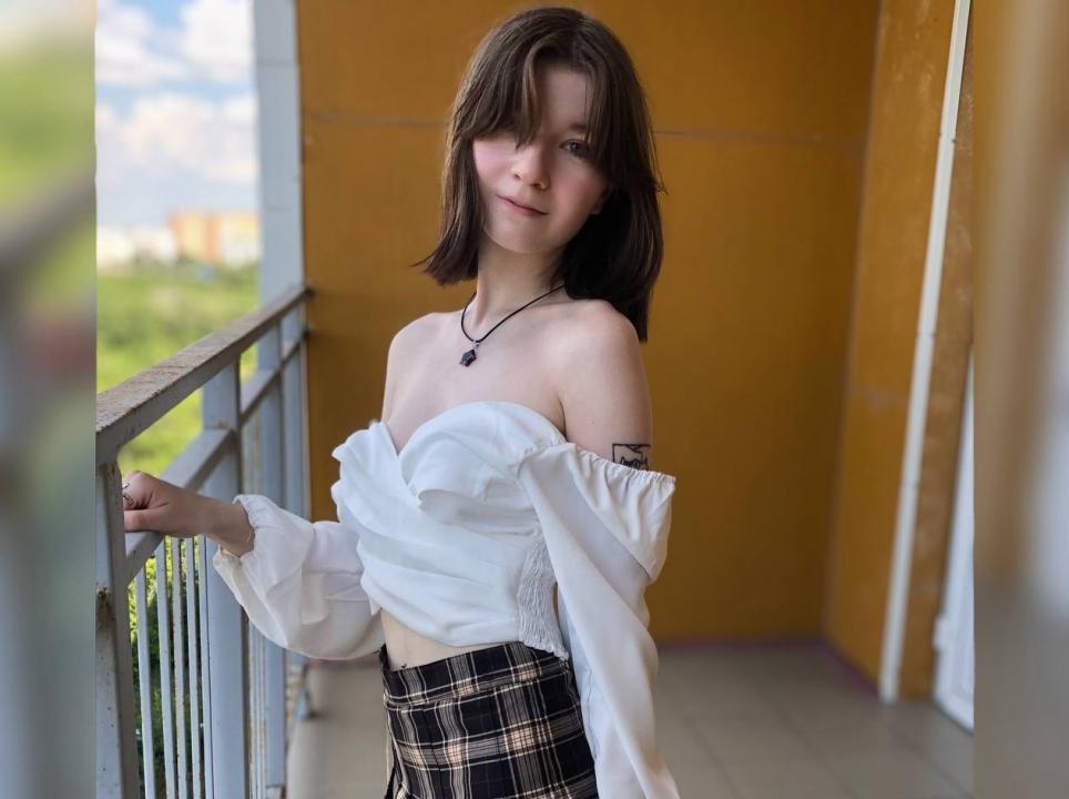 Webcam chat profile for Varia: Ask about my Hobbies