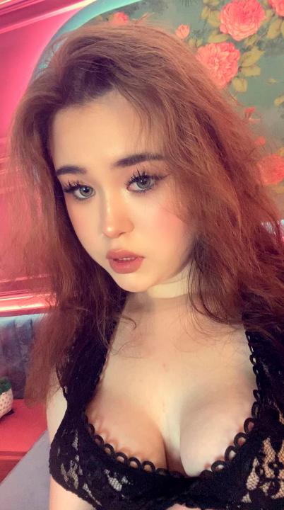 Webcam chat profile for BabyyCheril: Legs, feet & shoes