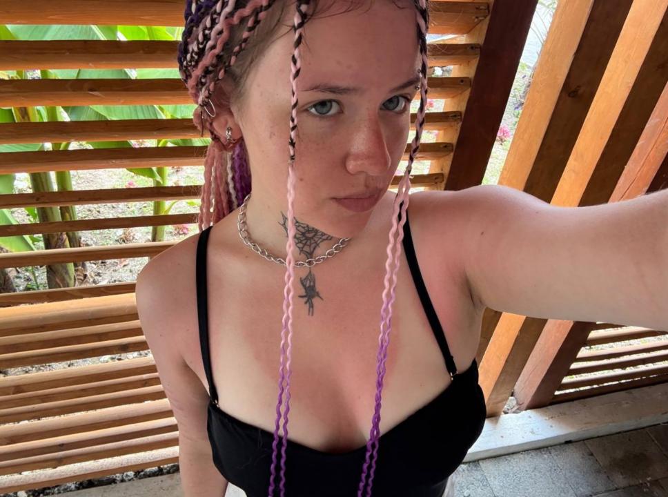 Webcam chat profile for Eliseya: Outfits