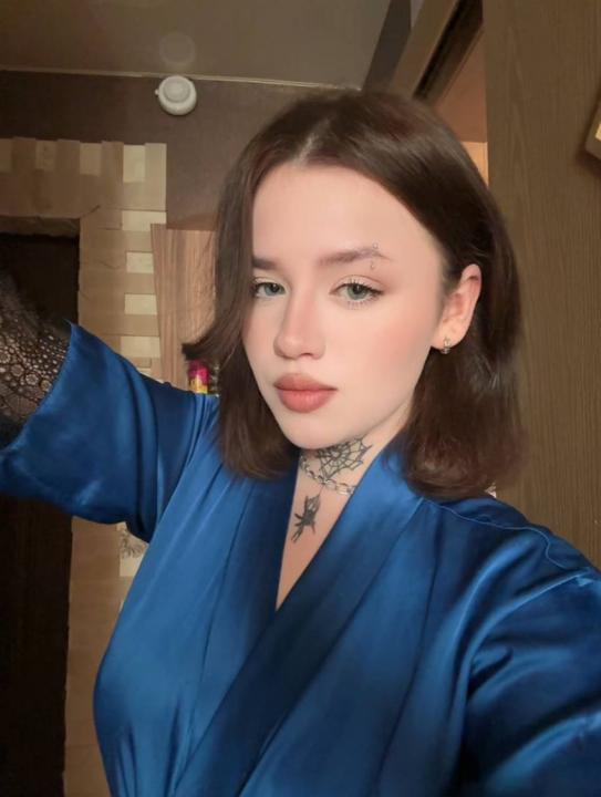 Webcam chat profile for Eliseya: Ask about my Hobbies