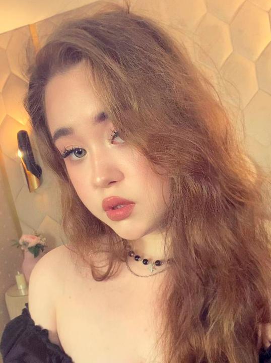 Webcam chat profile for BabyyCheril: Legs, feet & shoes