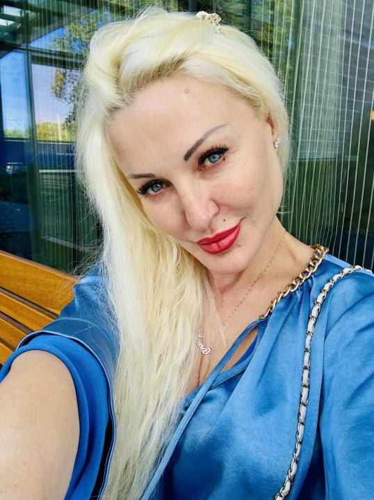 Webcam chat profile for Rosi: Ask about my Hobbies