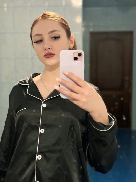 Webcam chat profile for ZinniaFrost: Ask about my Hobbies