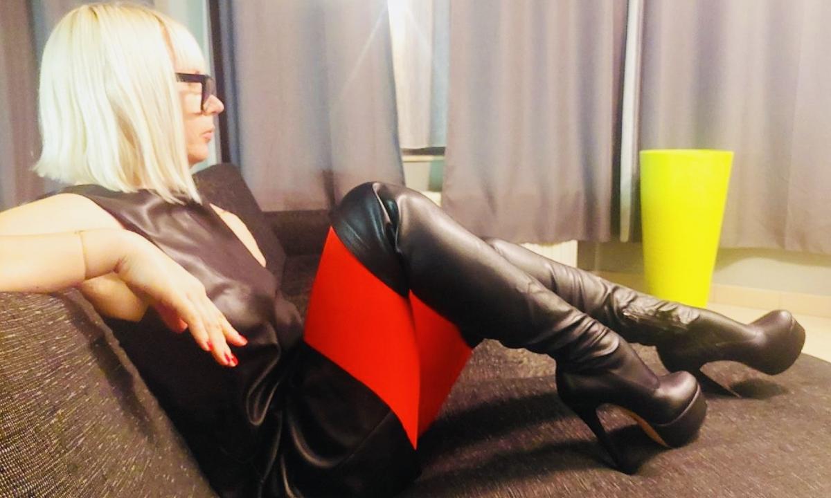 Webcam chat profile for SweetBerry035: Leather