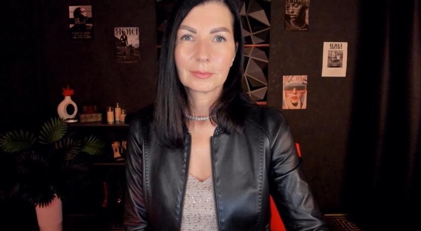 Webcam chat profile for MonicaCheerful: Dominatrix