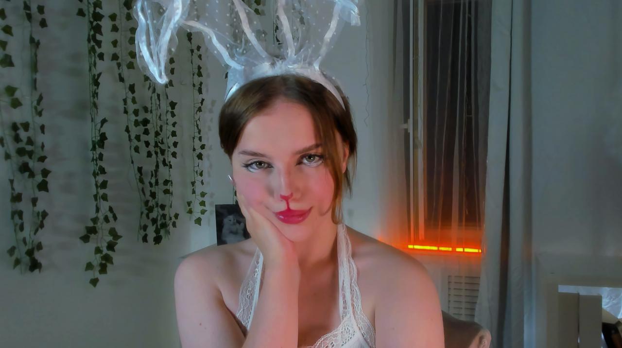 Webcam chat profile for GabiAddams: Legs, feet & shoes