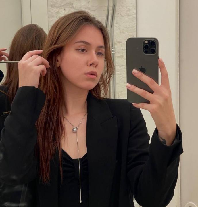Webcam chat profile for Biniana: Ask about my Hobbies