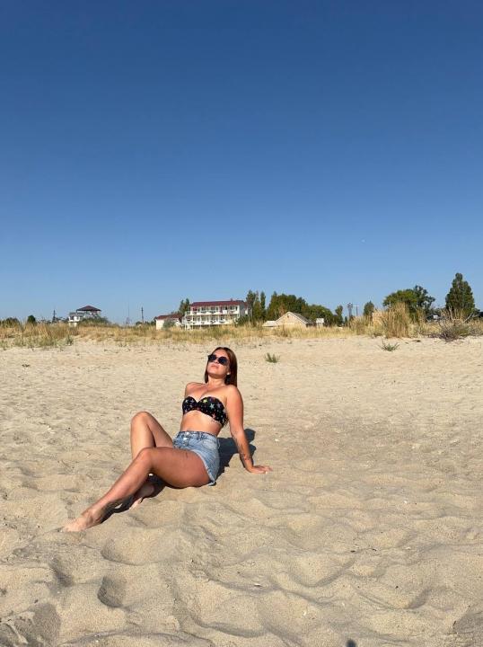 Webcam chat profile for MoonForYouu: Travel