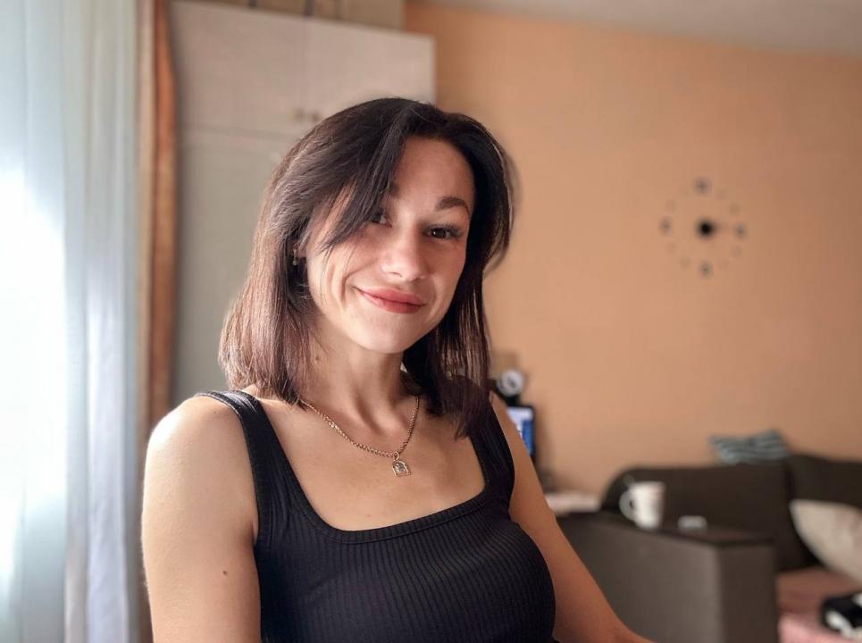 Webcam chat profile for BerryBliss: Dancing