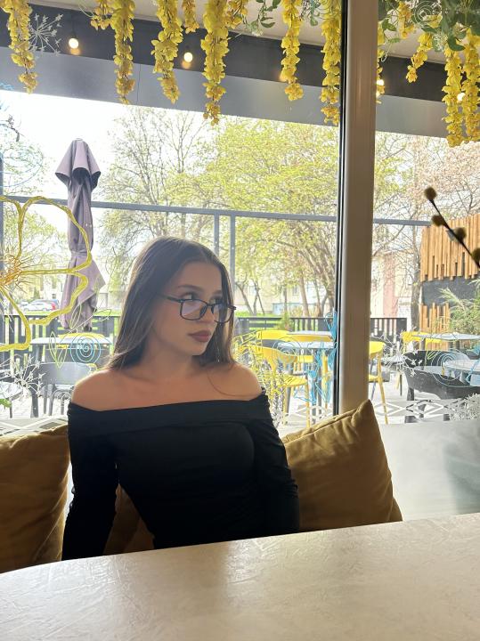 Webcam chat profile for AriaLyn: Outfits