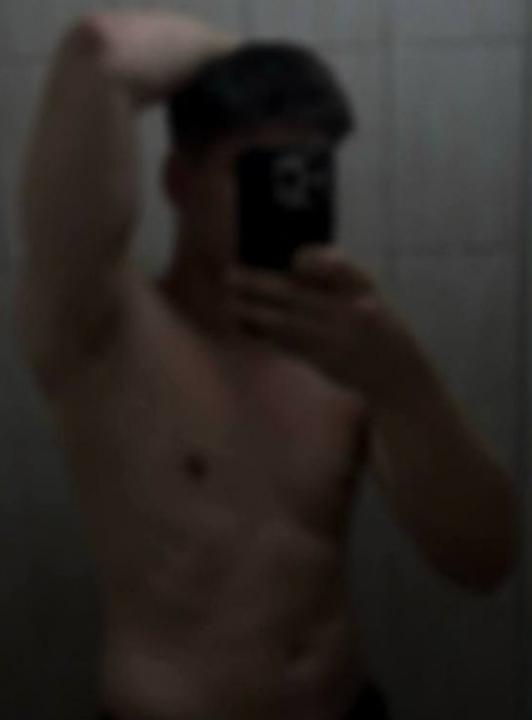 Webcam chat profile for 1SweetHunter: Jerking off
