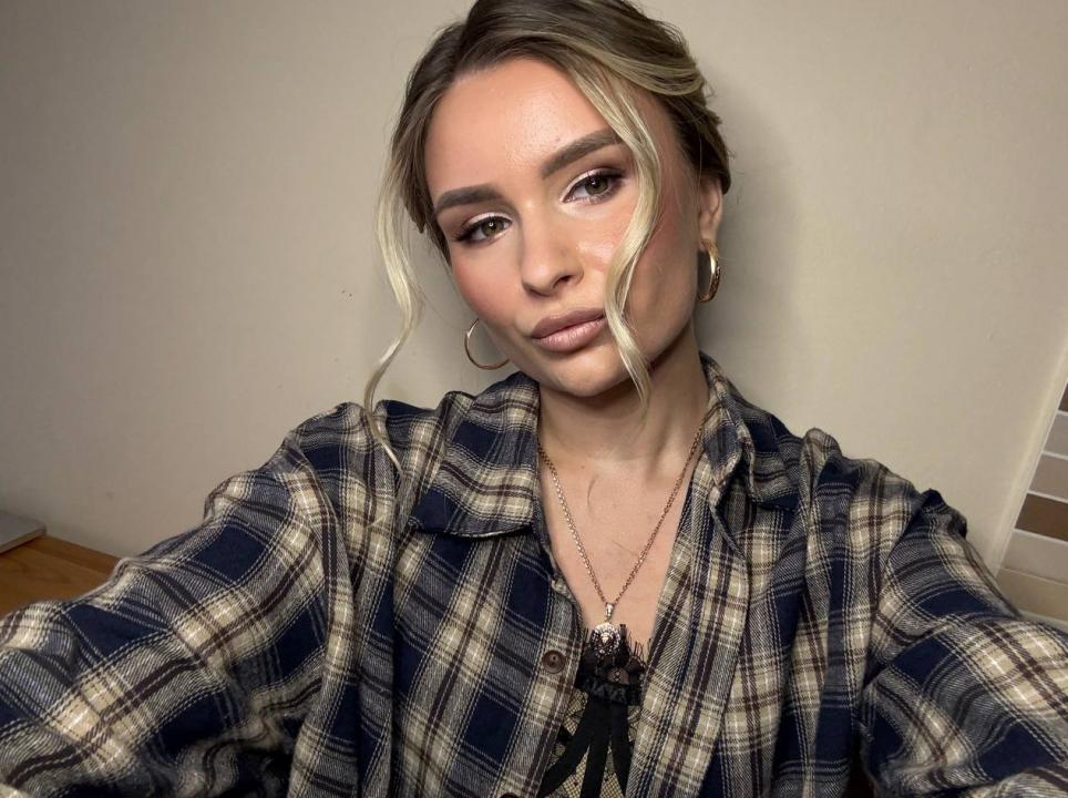 Webcam chat profile for MisLove: Cooking