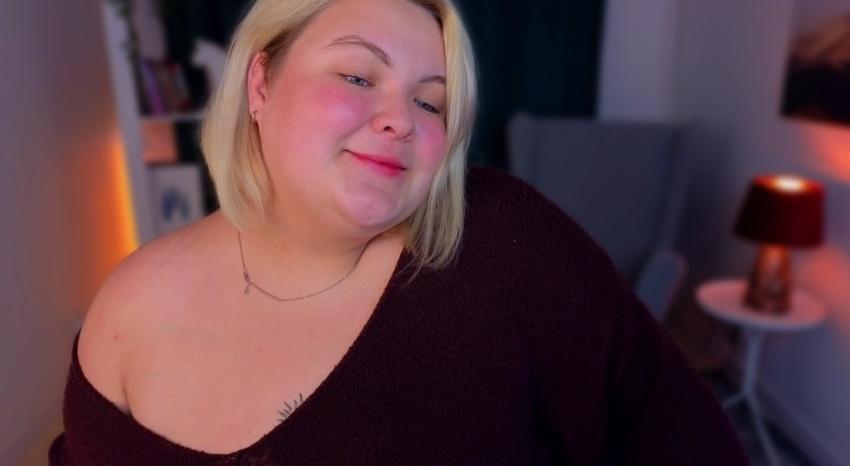 Webcam chat profile for EllaBigBabe: Leather