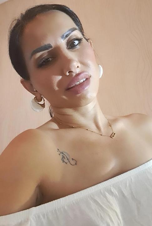 Webcam chat profile for KandiKisa: Outfits